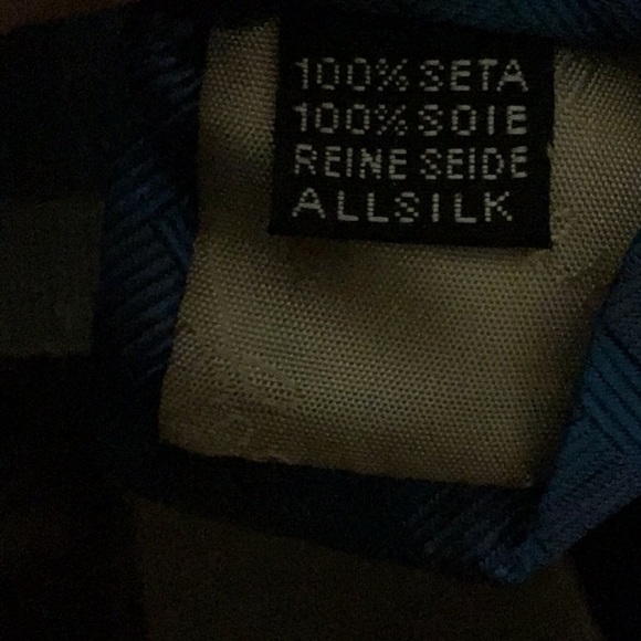 Set of three blue Paul Stuart ties - Picture 9 of 9